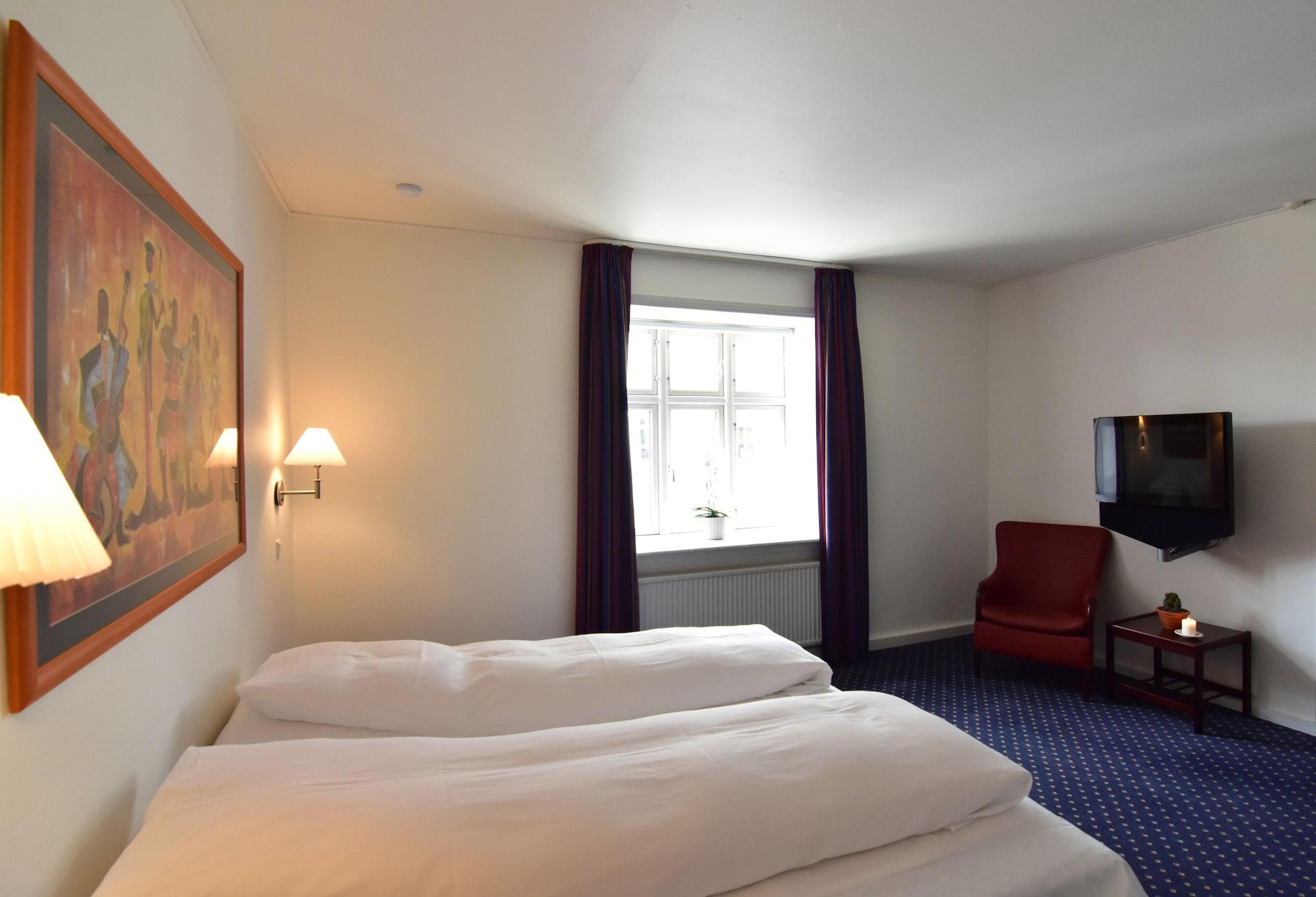 הולסטברו Hotel Schaumburg מראה חיצוני תמונה