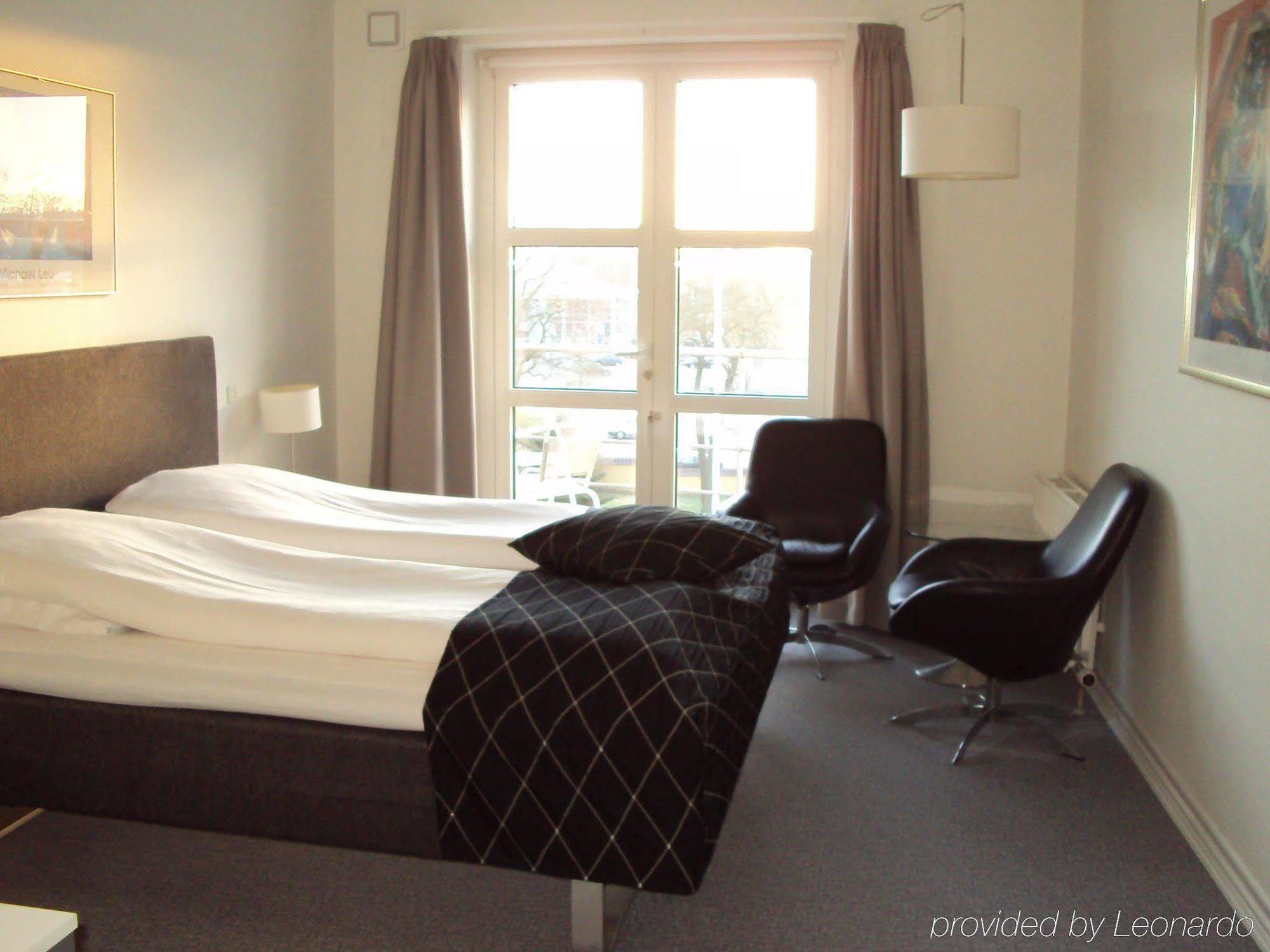 הולסטברו Hotel Schaumburg מראה חיצוני תמונה