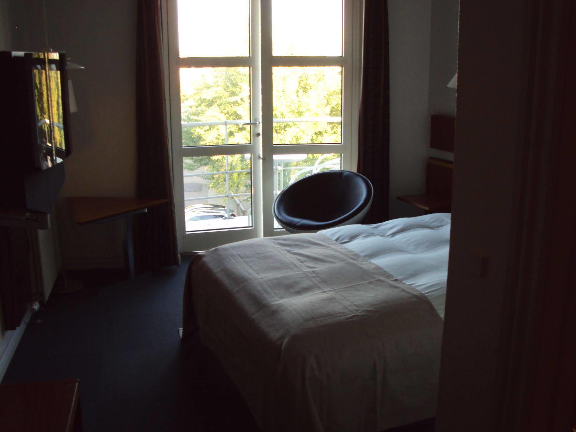הולסטברו Hotel Schaumburg מראה חיצוני תמונה