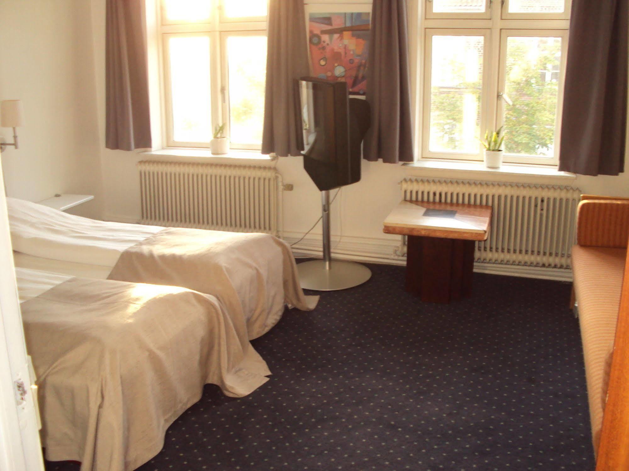 הולסטברו Hotel Schaumburg מראה חיצוני תמונה
